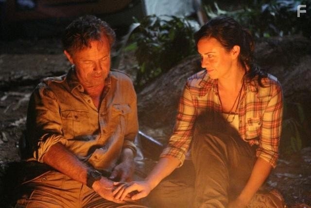 Bruce Greenwood and Katie Featherston in Река (2012)