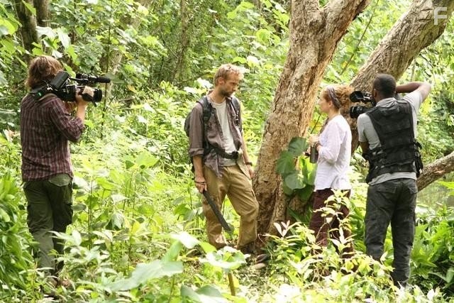 Leslie Hope, Shaun Parkes, Joe Anderson, and Scott Michael Foster in Река (2012)