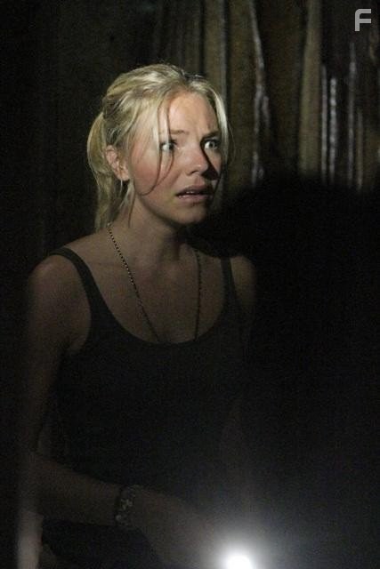 Eloise Mumford in Река (2012)