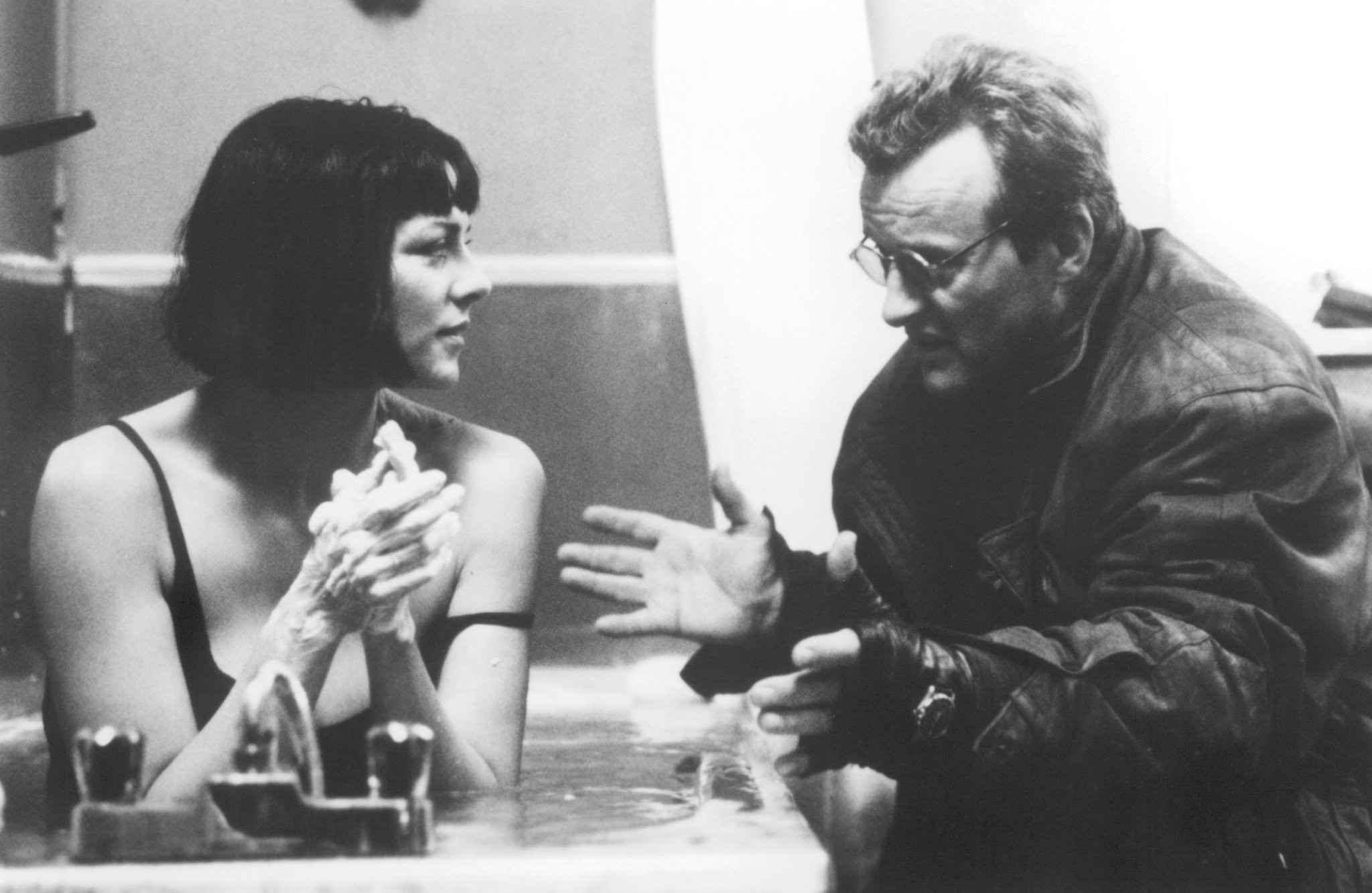 Kim Cattrall and Rutger Hauer in Считанные секунды (1992)