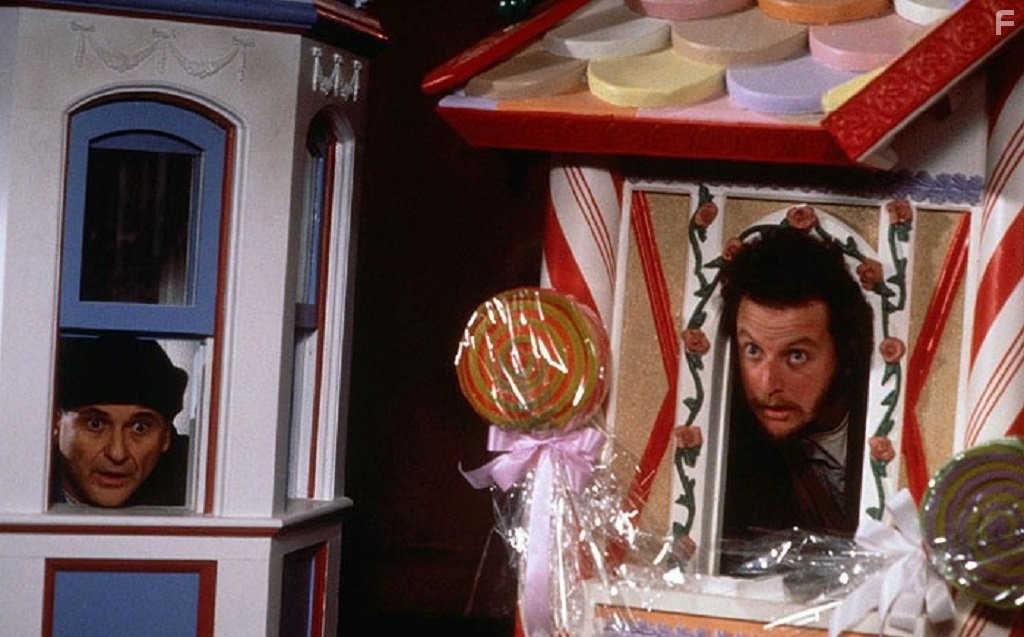 Joe Pesci and Daniel Stern in Один дома 2: Затерянный в Нью-Йорке (1992)