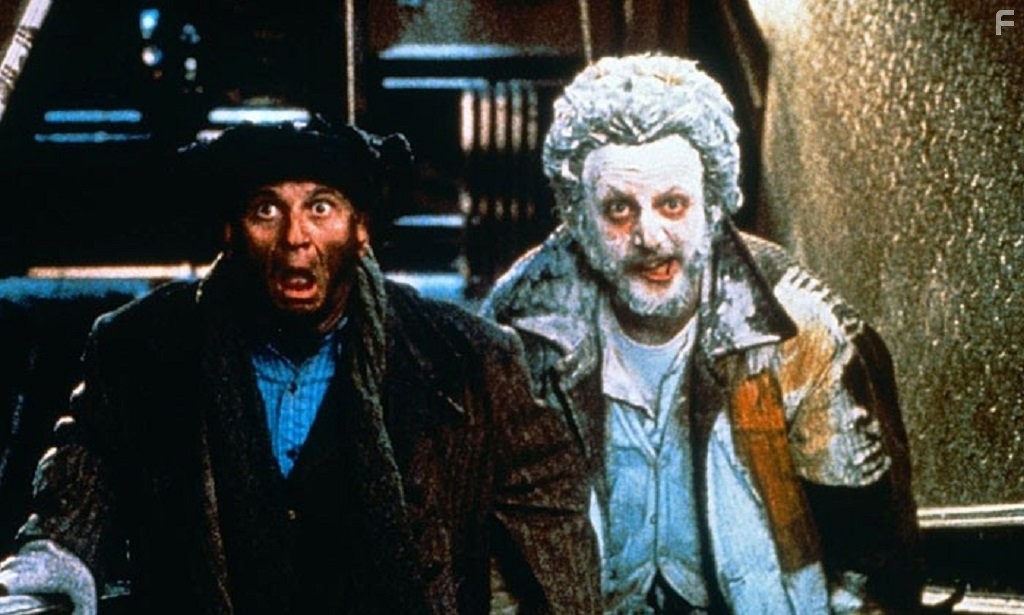 Joe Pesci and Daniel Stern in Один дома 2: Затерянный в Нью-Йорке (1992)