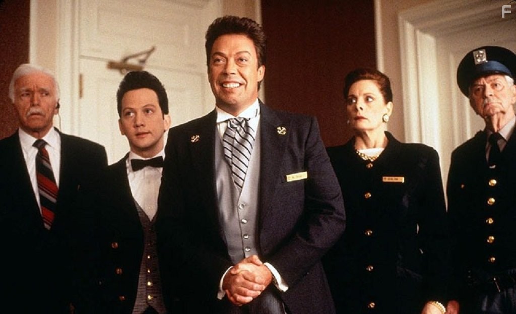 Tim Curry, Rob Schneider, and Dana Ivey in Один дома 2: Затерянный в Нью-Йорке (1992)
