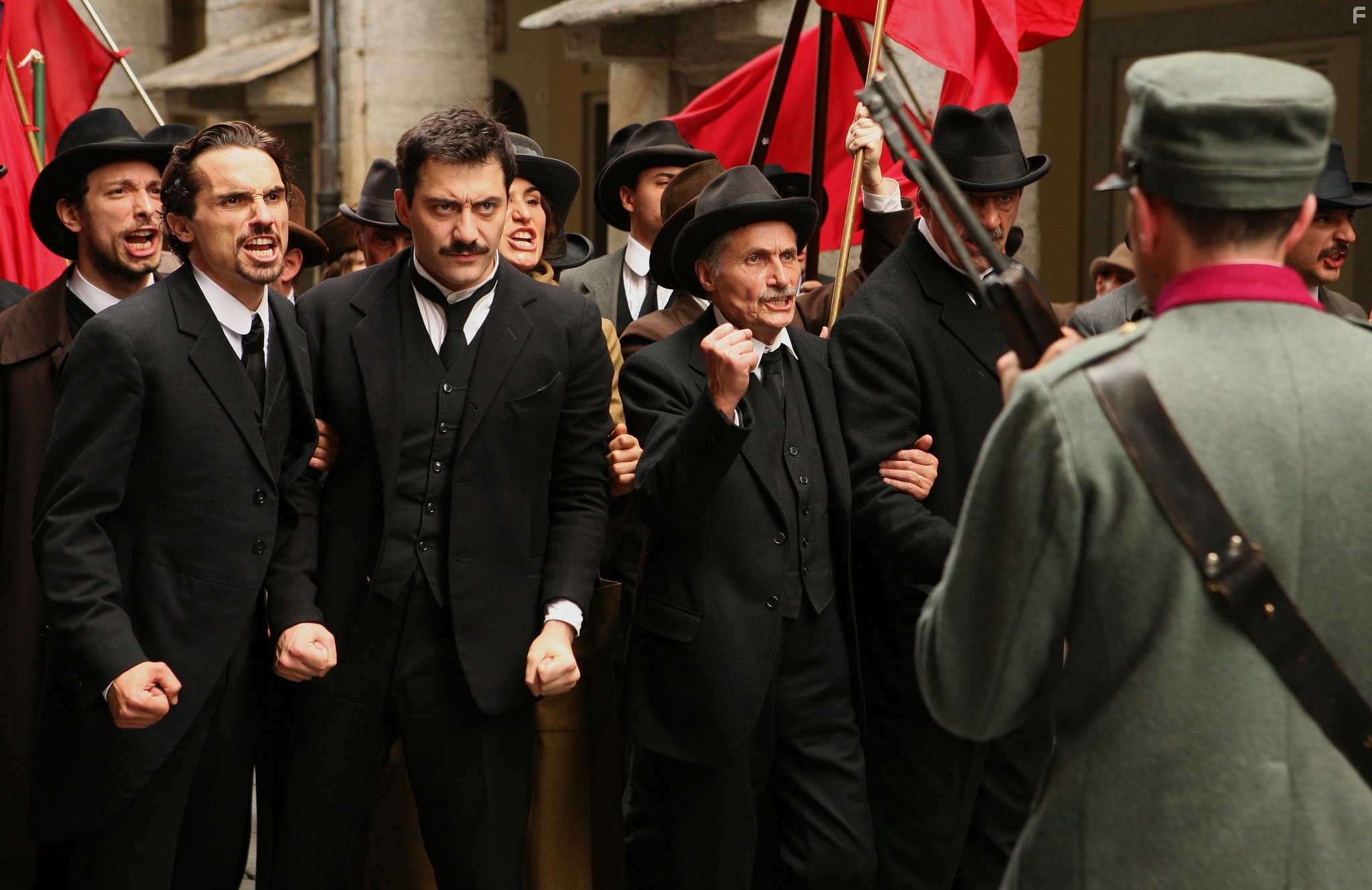 Pier Giorgio Bellocchio and Filippo Timi in Побеждать (2009)