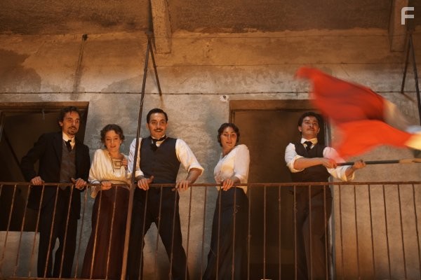 Pier Giorgio Bellocchio, Giovanna Mezzogiorno, and Filippo Timi in Побеждать (2009)