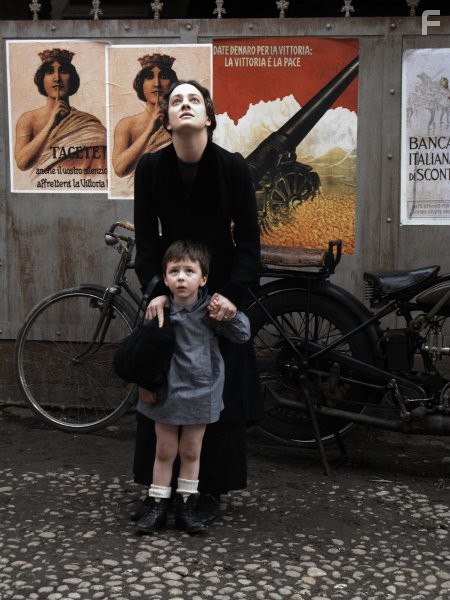 Giovanna Mezzogiorno in Побеждать (2009)