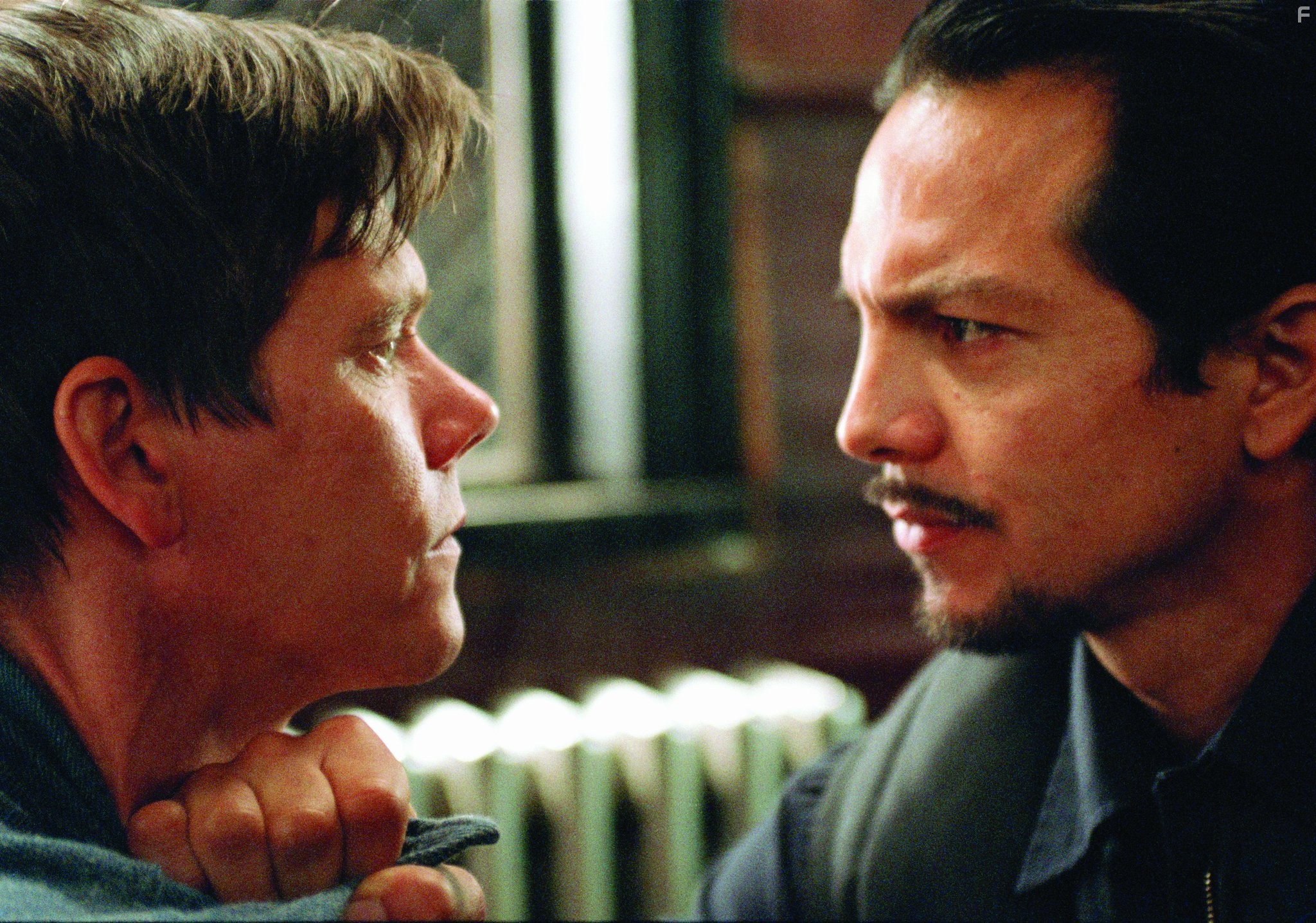 Kevin Bacon and Benjamin Bratt in Дровосек (2004)
