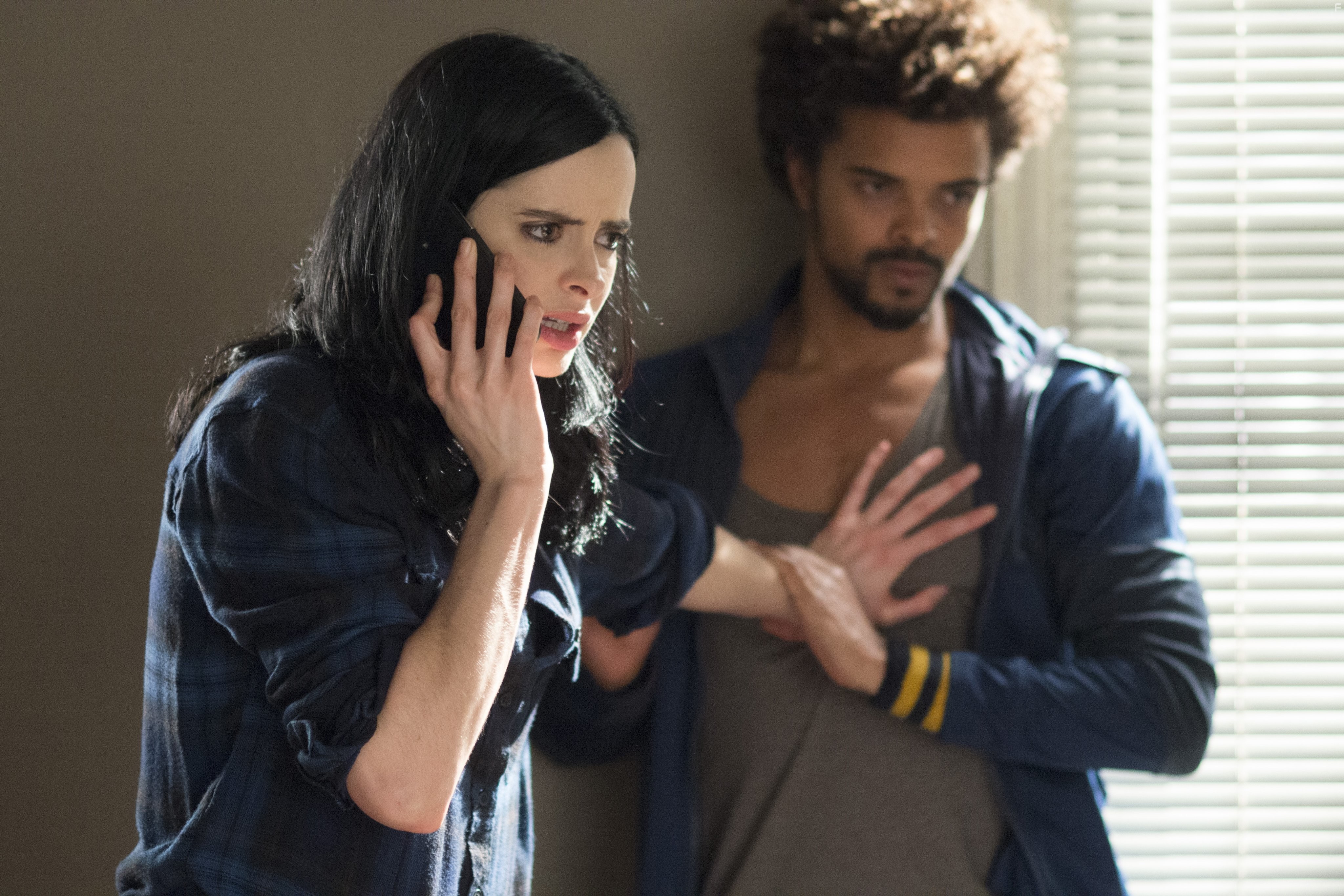 Krysten Ritter and Eka Darville in Джессика Джонс (2015)