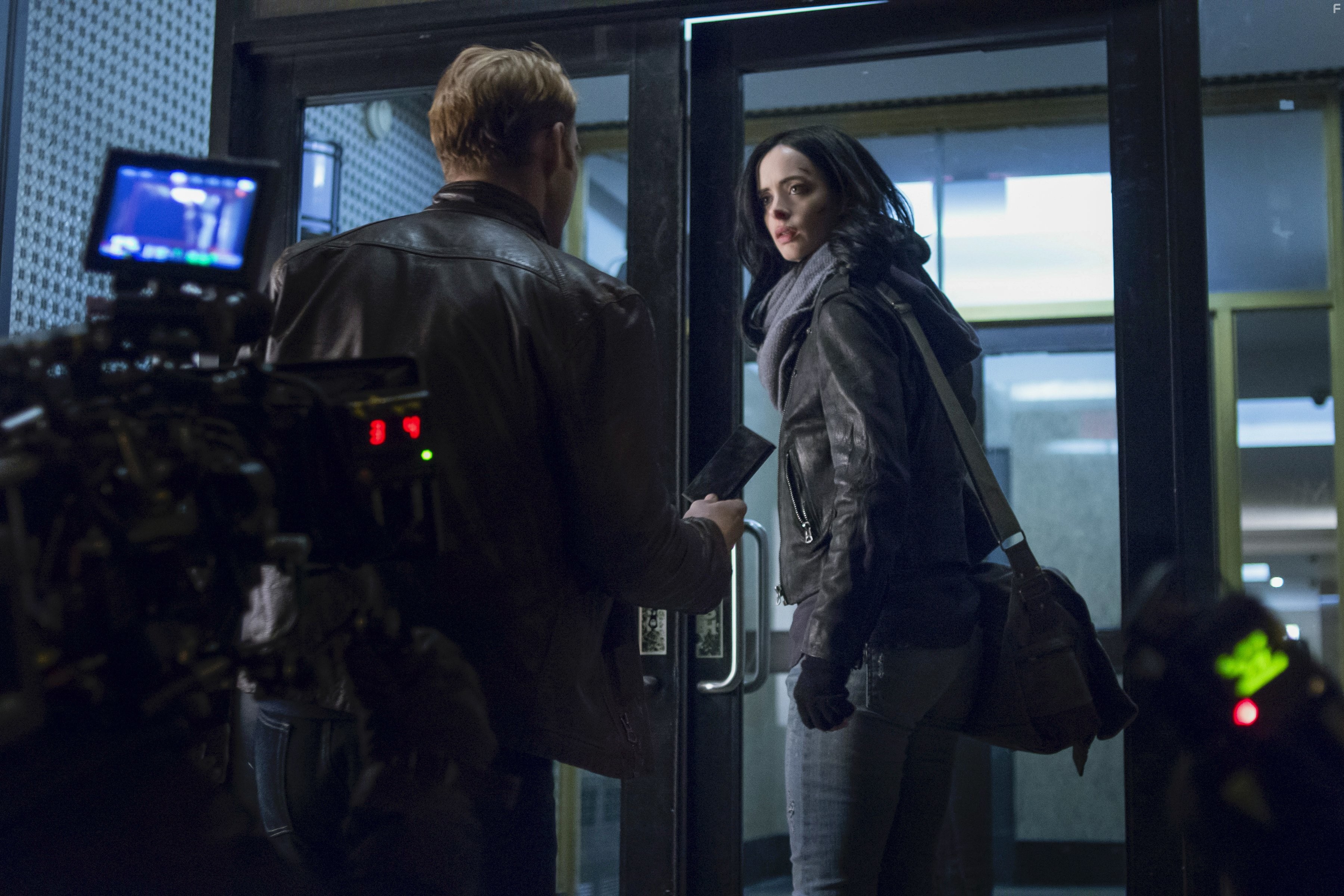 Krysten Ritter and Wil Traval in Джессика Джонс (2015)