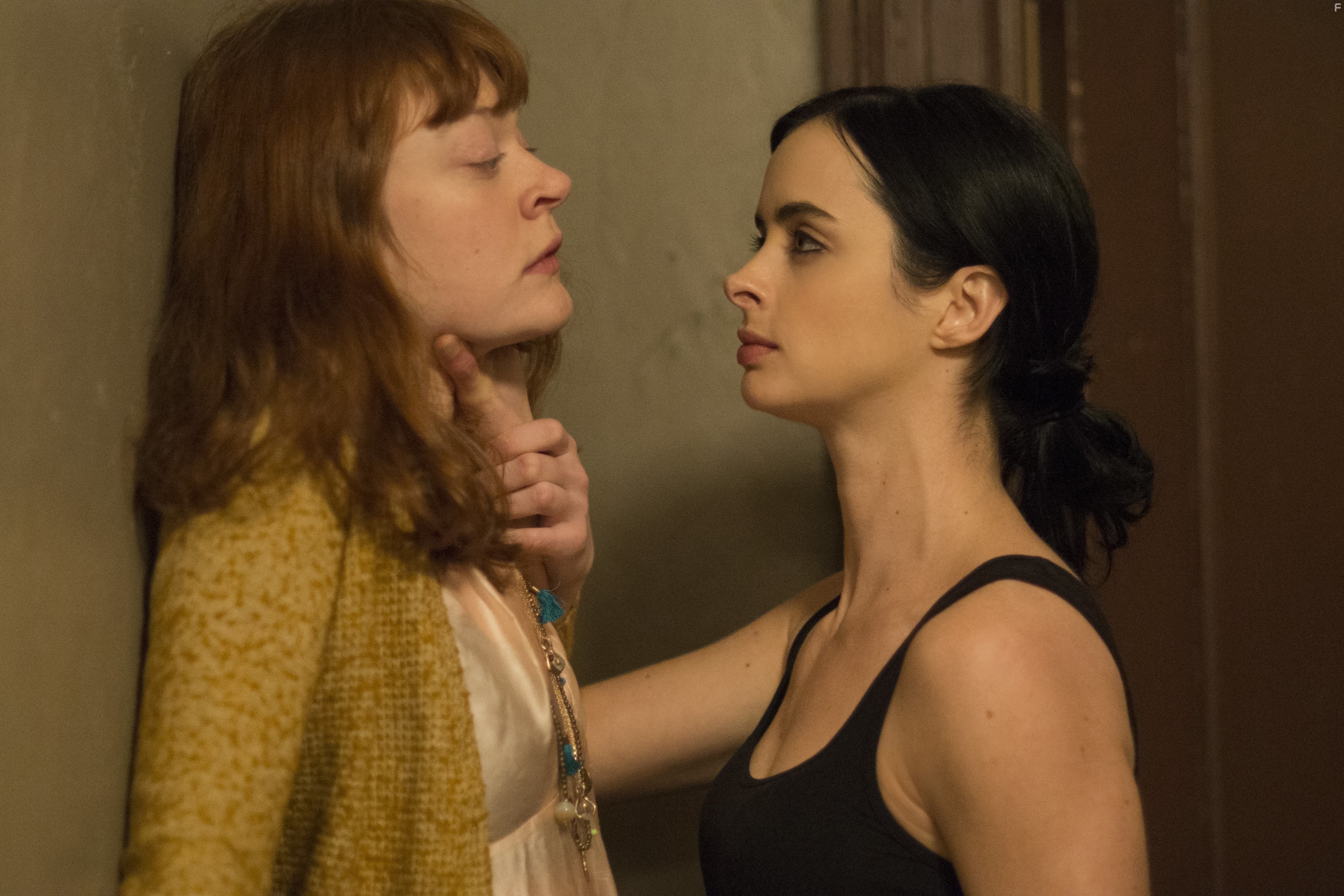Krysten Ritter and Colby Minifie in Джессика Джонс (2015)