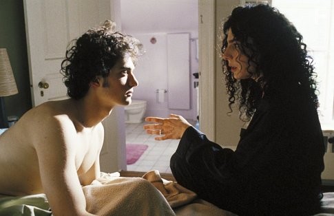 David Alpay and Arsin?e Khanjian in Арарат (2002)