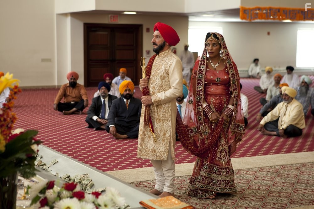 Ben Kingsley and Sarita Choudhury in Уроки вождения (2014)