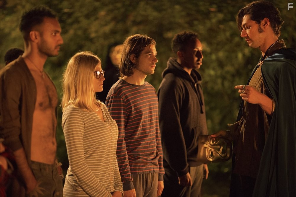 Hale Appleman, Olivia Taylor Dudley, Arjun Gupta, and Jason Ralph in Волшебники (2015)