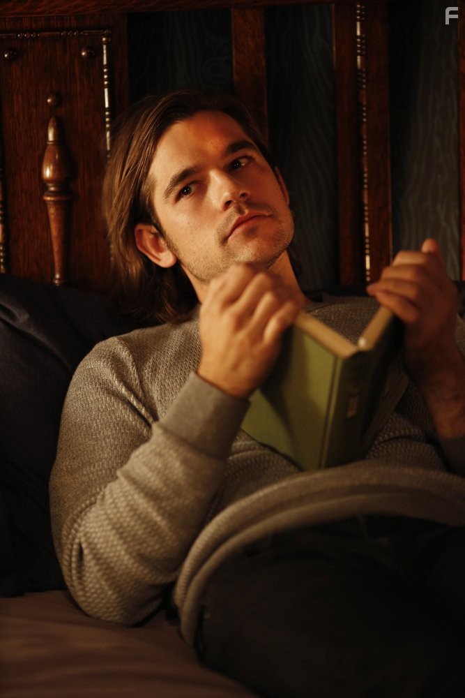 Jason Ralph in Волшебники (2015)