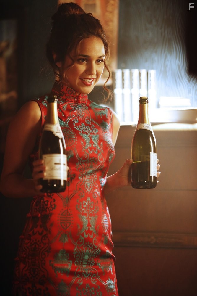 Summer Bishil in Волшебники (2015)