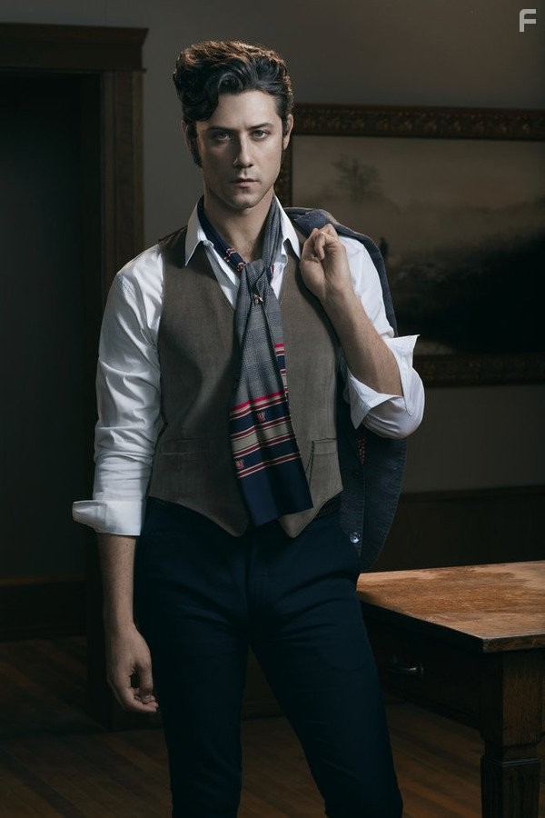 Hale Appleman in Волшебники (2015)