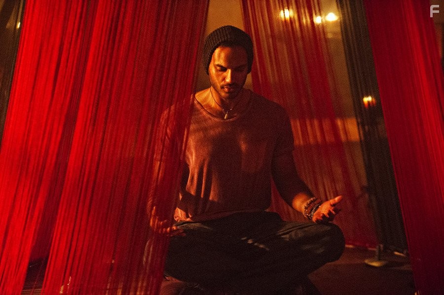 Arjun Gupta in Волшебники (2015)