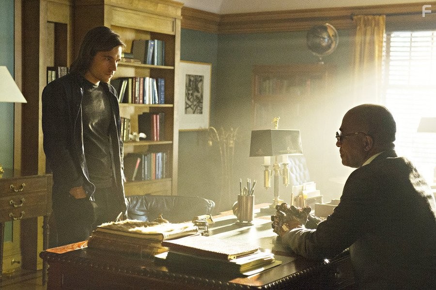 Rick Worthy and Jason Ralph in Волшебники (2015)