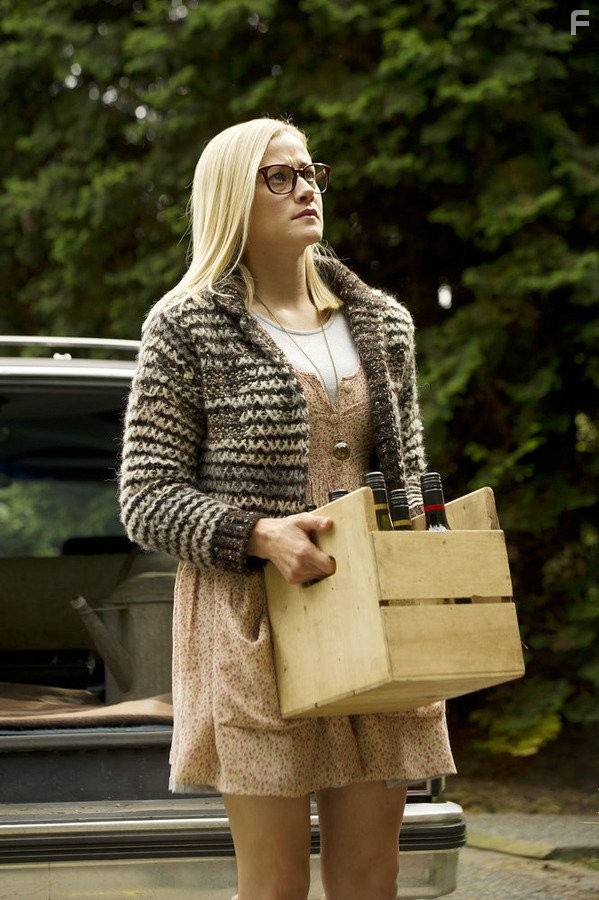 Olivia Taylor Dudley in Волшебники (2015)