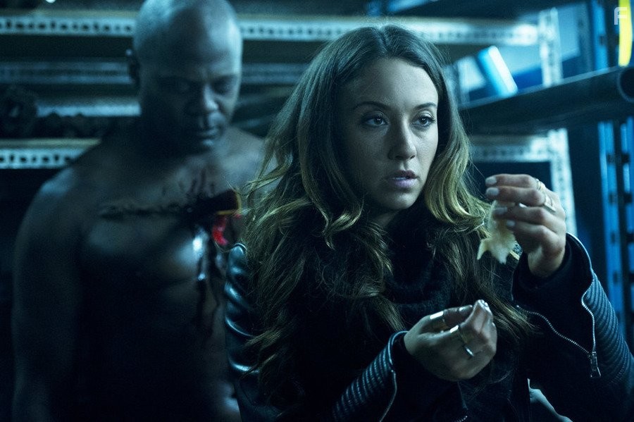 Stella Maeve in Волшебники (2015)