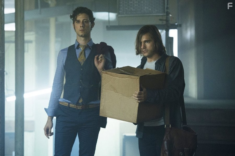 Hale Appleman and Jason Ralph in Волшебники (2015)