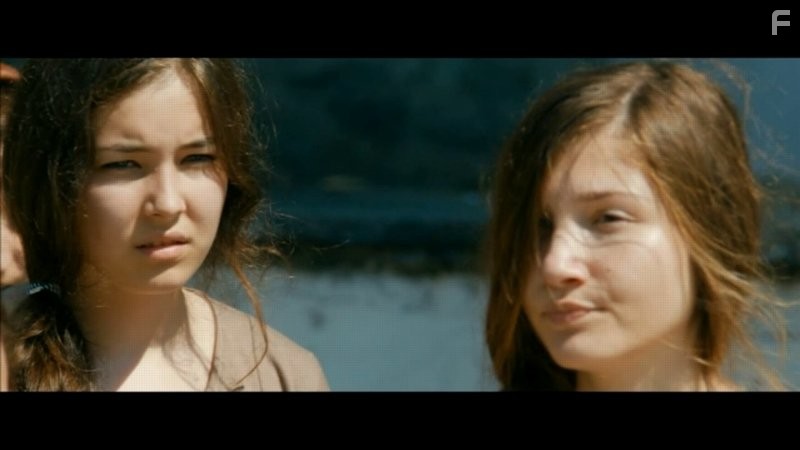 Tugba Sunguroglu and Ilayda Akdogan in Мустанг (2015)