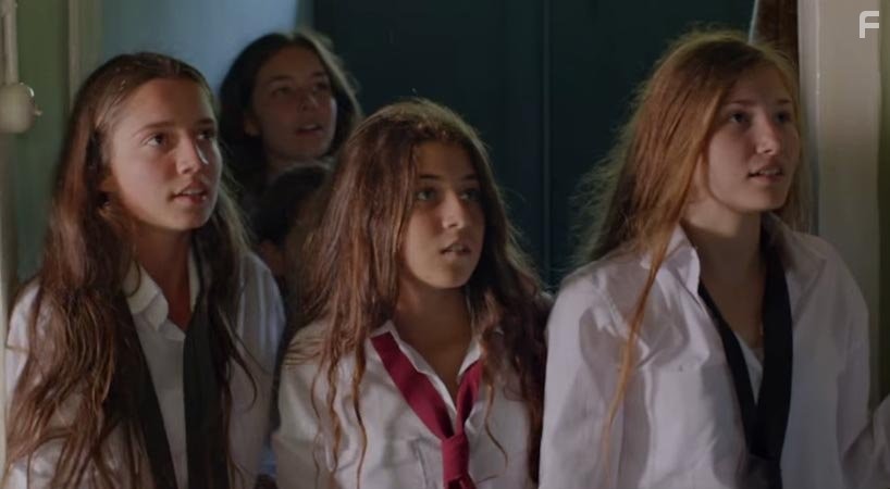 Elit Iscan, Doga Zeynep Doguslu, and Ilayda Akdogan in Мустанг (2015)