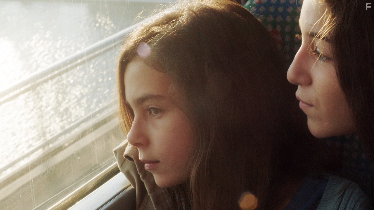 G?nes Sensoy and Doga Zeynep Doguslu in Мустанг (2015)