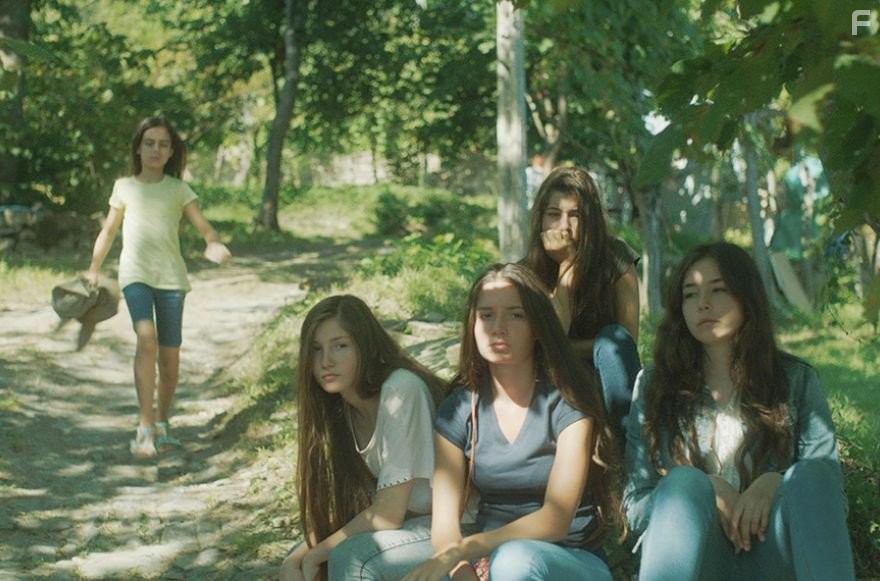 Elit Iscan, G?nes Sensoy, Doga Zeynep Doguslu, Tugba Sunguroglu, and Ilayda Akdogan in Мустанг (2015)