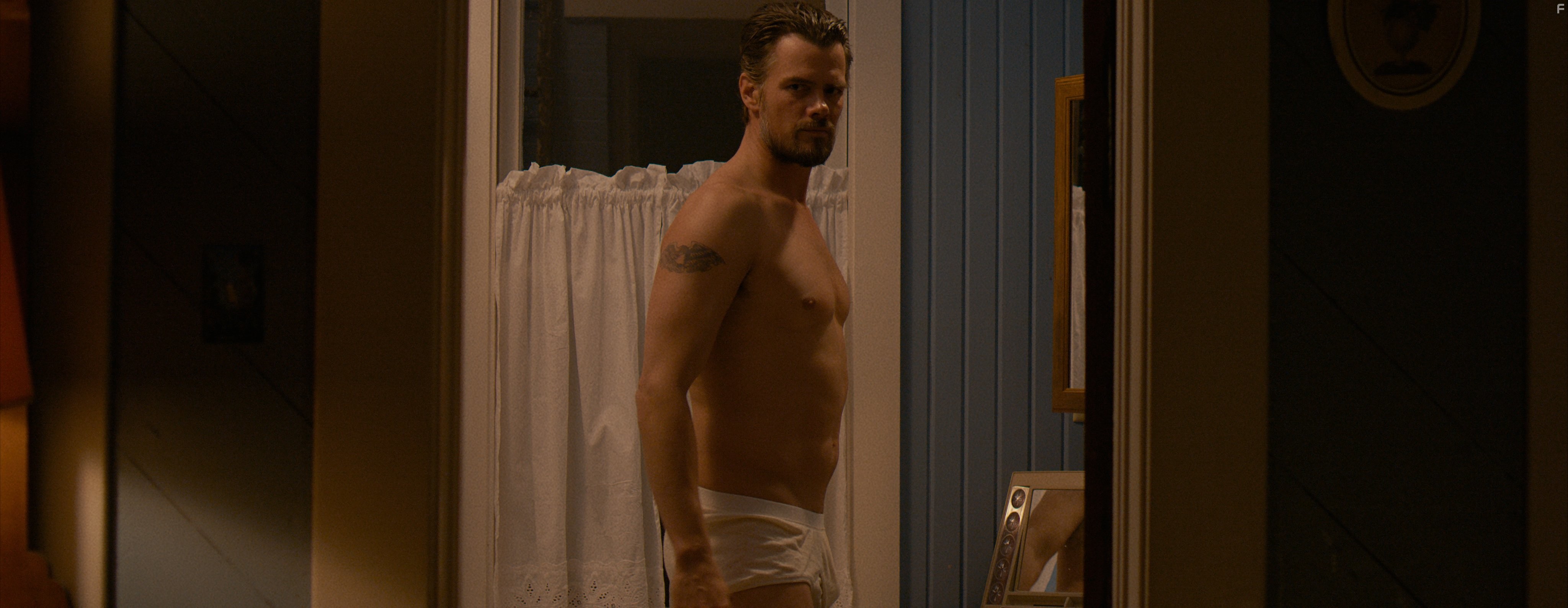 Josh Duhamel in Потерявшиеся на солнце (2015)