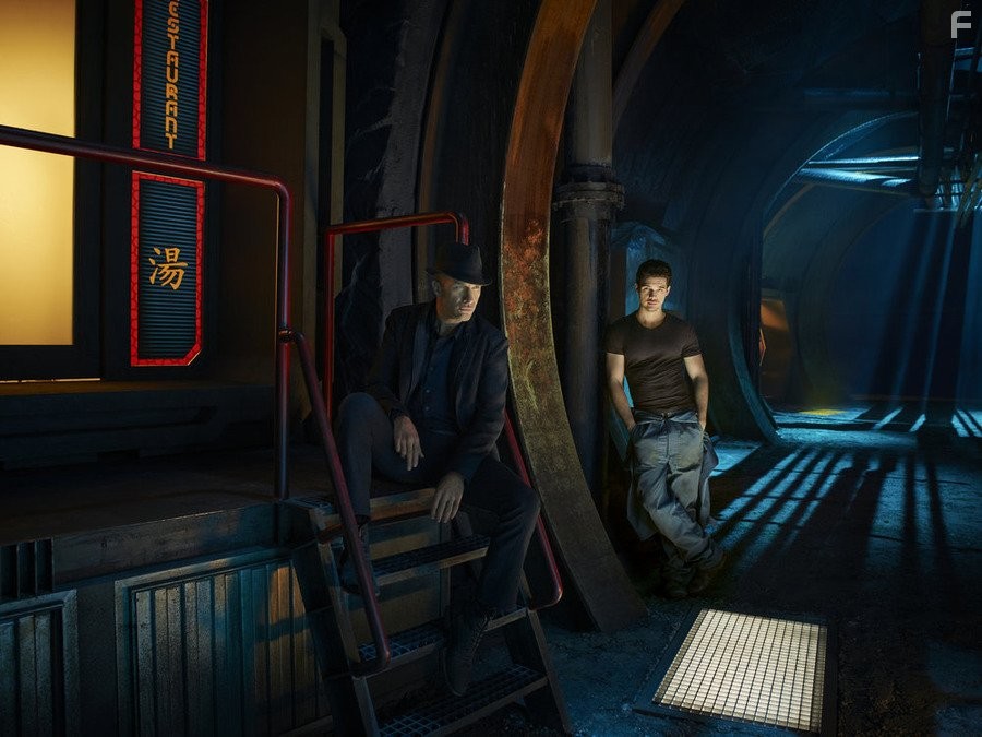 Thomas Jane and Steven Strait in Пространство (2015)