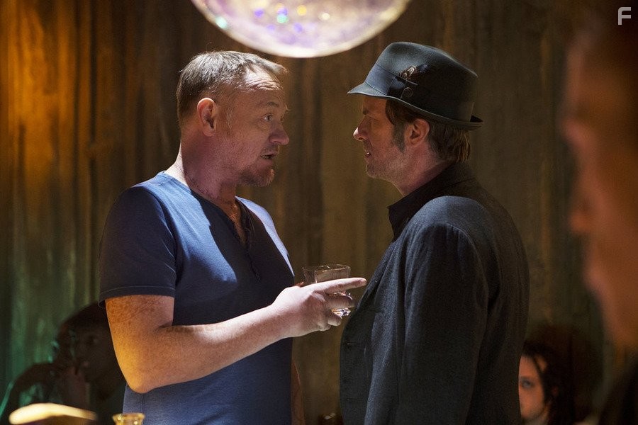 Thomas Jane and Jared Harris in Пространство (2015)