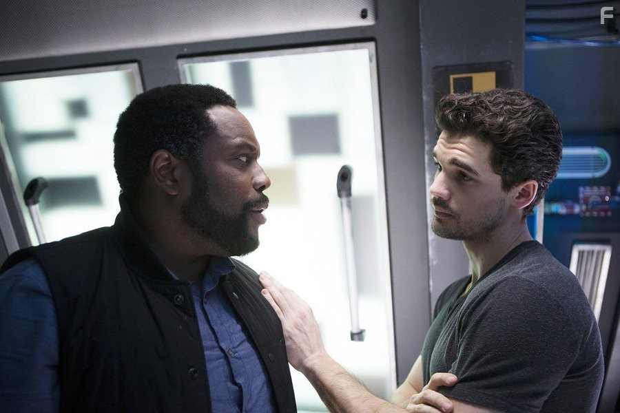 Chad L. Coleman and Steven Strait in Пространство (2015)