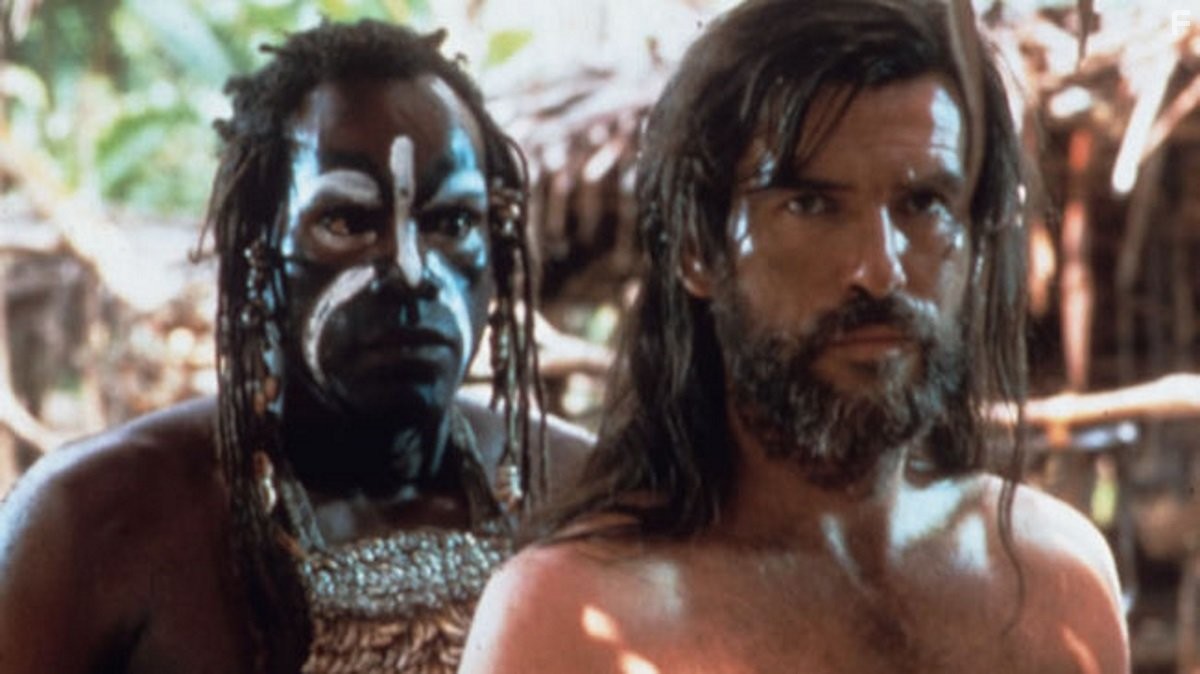 Pierce Brosnan and William Takaku in Робинзон Крузо (1997)