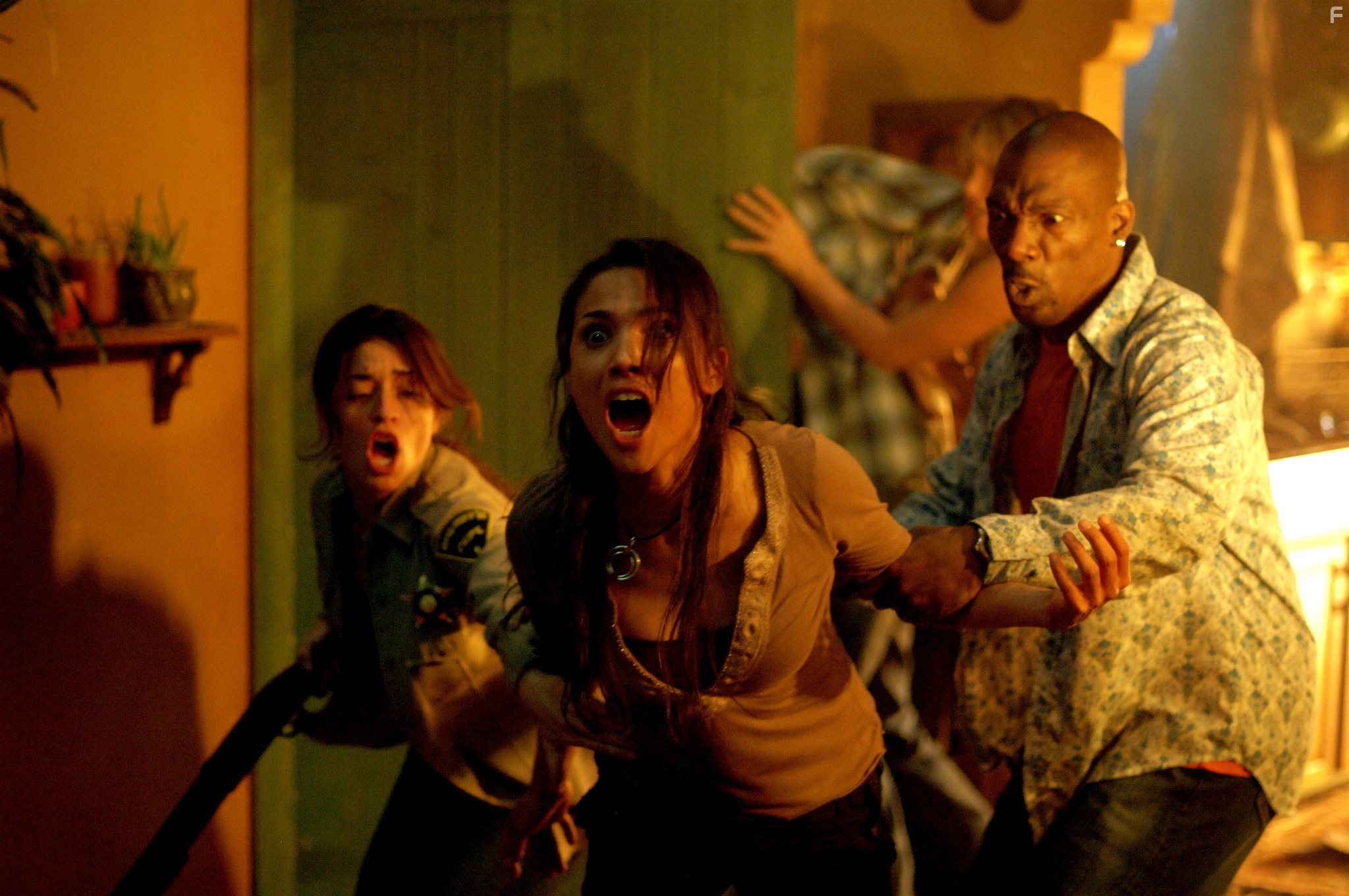 Tonantzin Carmelo, Charlie Murphy, and Emmanuelle Vaugier in Из-под земли (2007)
