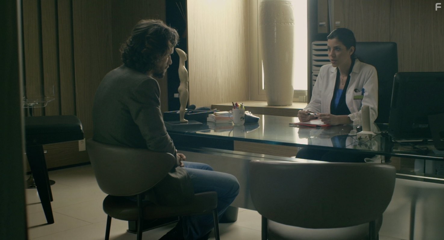 Bret Roberts and Tania Bambaci in Идеальный муж (2014)