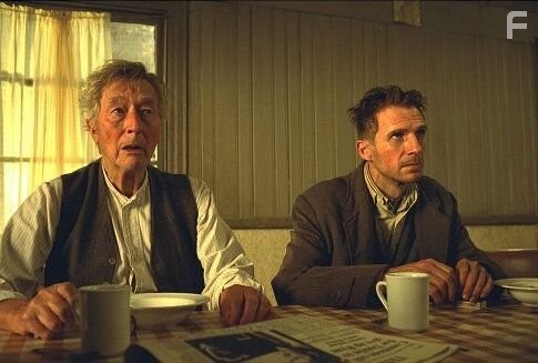 Ralph Fiennes and John Neville in Паук (2002)