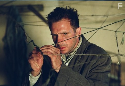 Ralph Fiennes in Паук (2002)