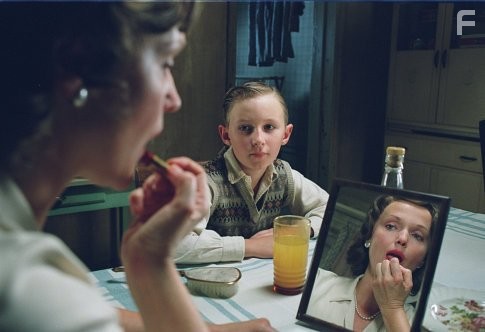Miranda Richardson and Bradley Hall in Паук (2002)