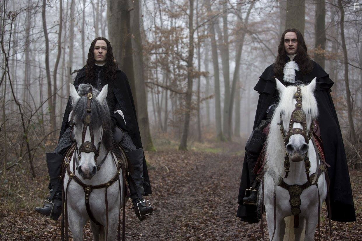 Alexander Vlahos and George Blagden in Версаль (2015)