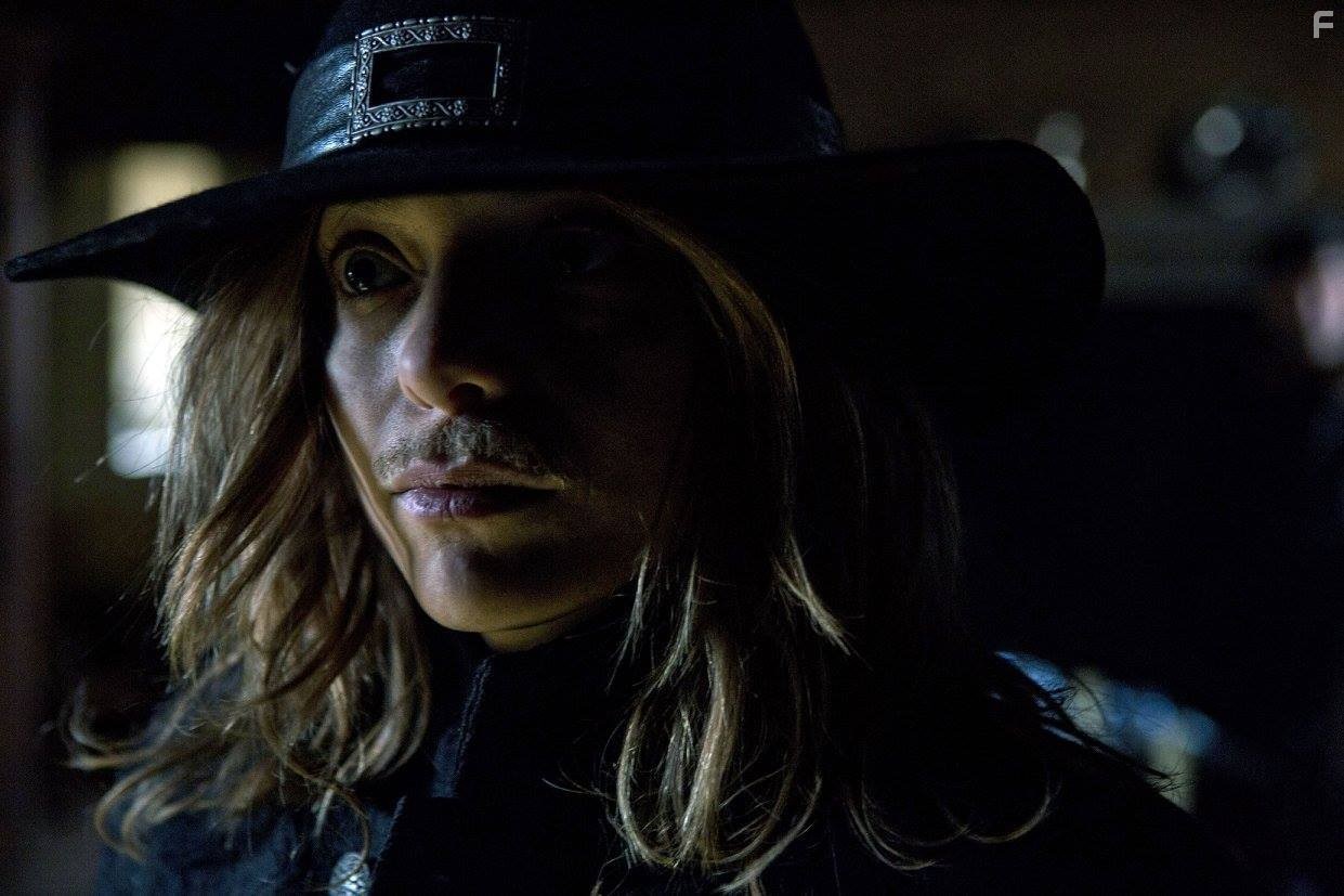 Lizzie Brocher? in Версаль (2015)