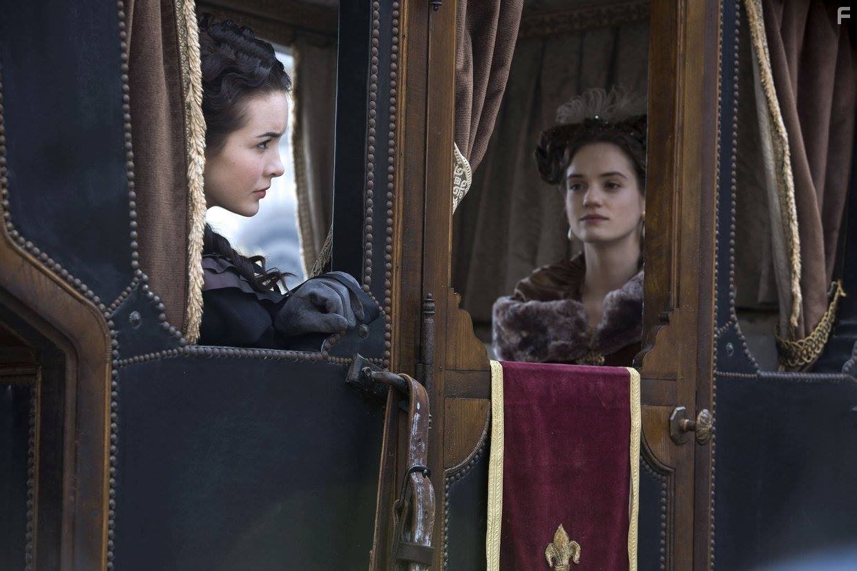 No?mie Schmidt and Maddison Jaizani in Версаль (2015)