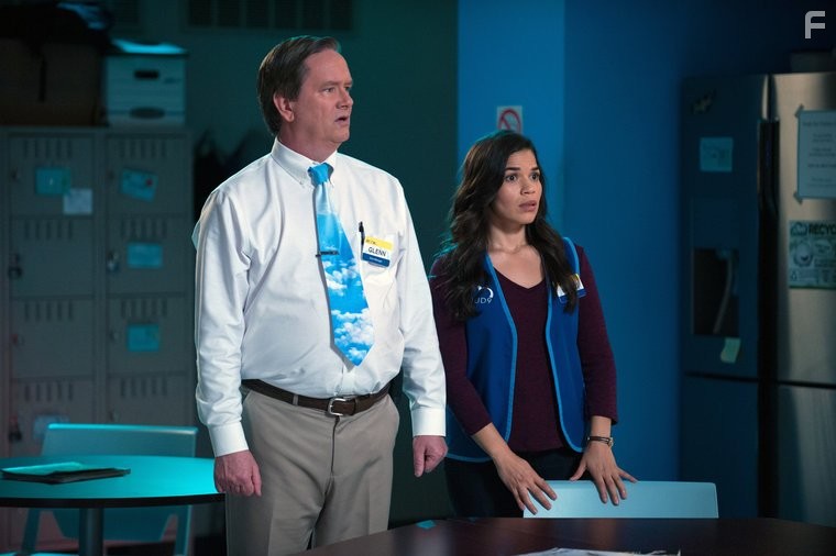 Mark McKinney and America Ferrera in Супермаркет (2015)