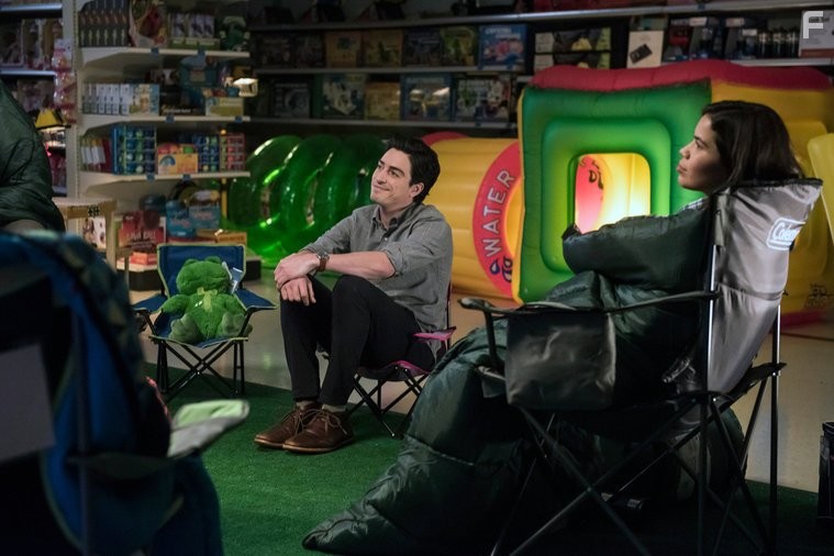 America Ferrera and Ben Feldman in Супермаркет (2015)