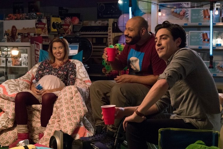 Ben Feldman, Colton Dunn, and Nichole Bloom in Супермаркет (2015)