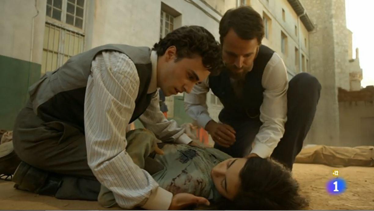 Carles Francino, Luca Paredes, and Itzan Escamilla in Vctor Ros (2014)