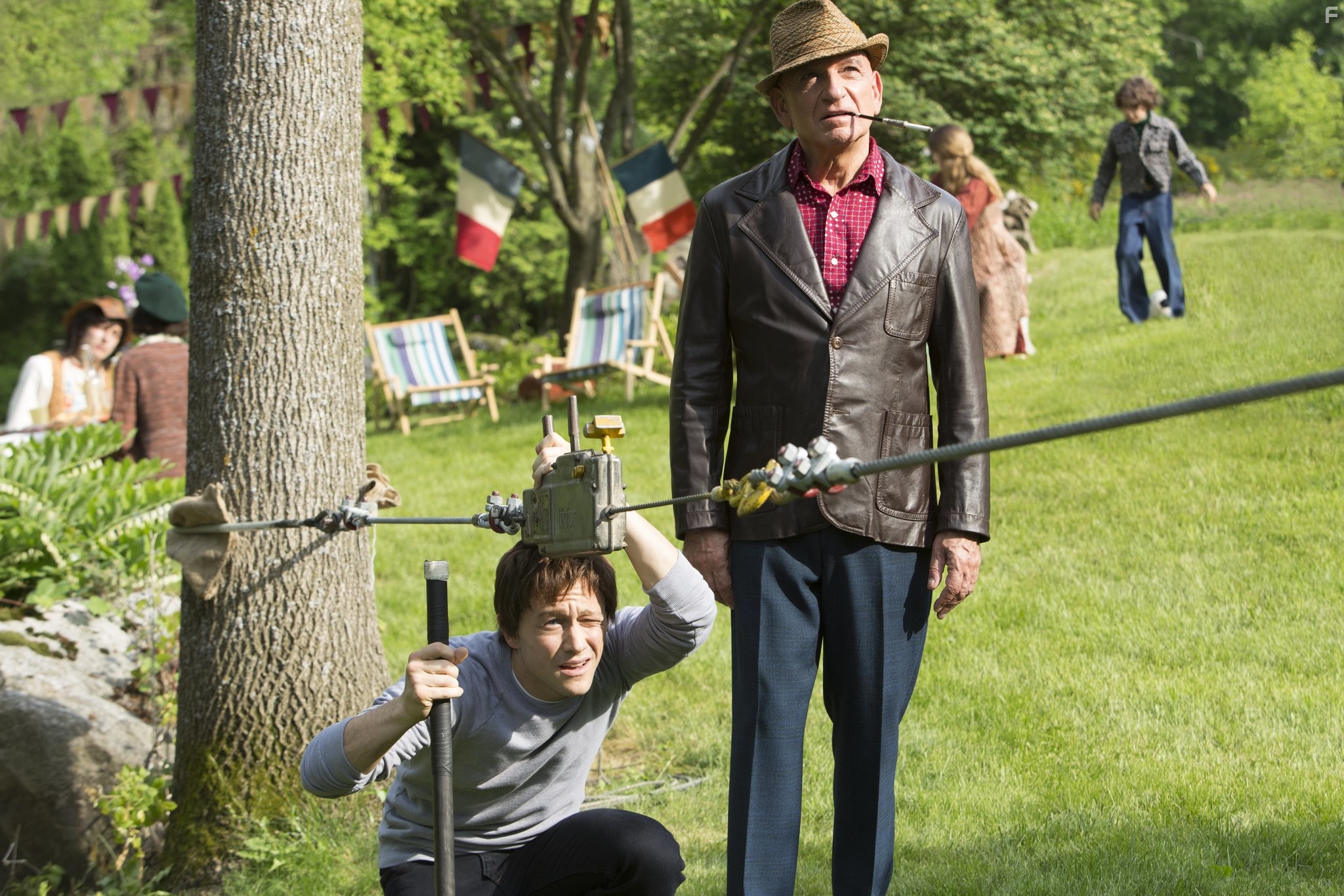 Ben Kingsley, Joseph Gordon-Levitt, and Joseph Gordon in Прогулка (2015)