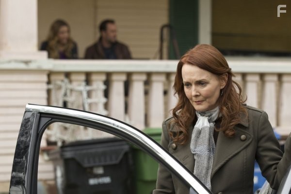 Laura Innes and Sarah Roemer in Событие (2010)