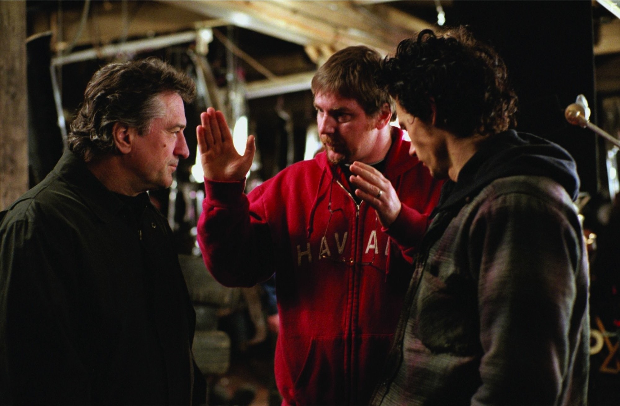 Robert De Niro, Michael Caton-Jones, and James Franco in Последнее дело Ламарки (2002)