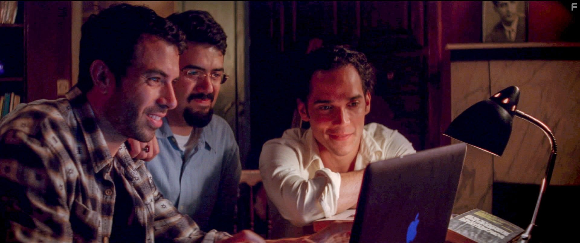 Reece Ritchie, Bamshad Abedi-Amin, and Tom Cullen in Танцующий в пустыне (2014)